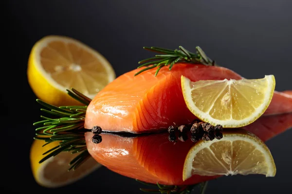 Smocked Salmon Piece Rosemary Lemon Peppercorn Black Reflective Background — Stok fotoğraf