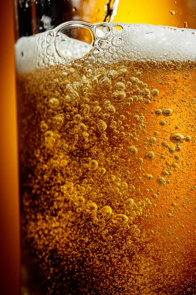 Bir Bardak Köpüklü Lezzetli Bira Yakın Plan Arka Plan Tasarım — Stok fotoğraf