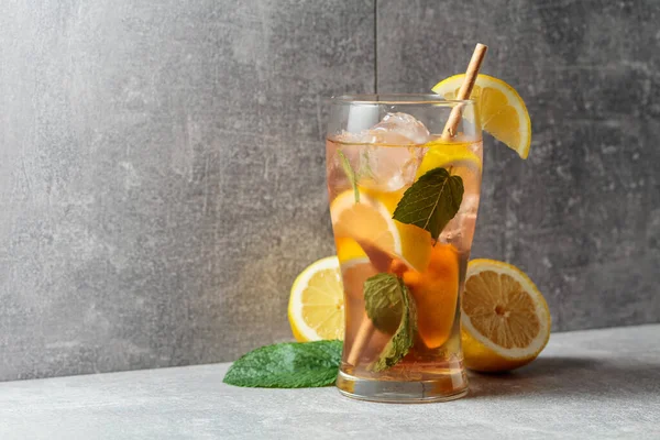 Cocktail Ice Mint Lemon Cold Refreshing Drink Ingredients Grey Background — Stock Photo, Image