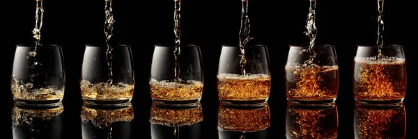 Pouring Whiskey Glass Black Reflective Background — Stock Photo, Image