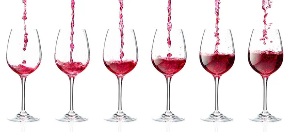 Bir Bardağa Kırmızı Şarap Dolduruyorum Beyaz Bir Arkaplanda Izole Edilmiş — Stok fotoğraf