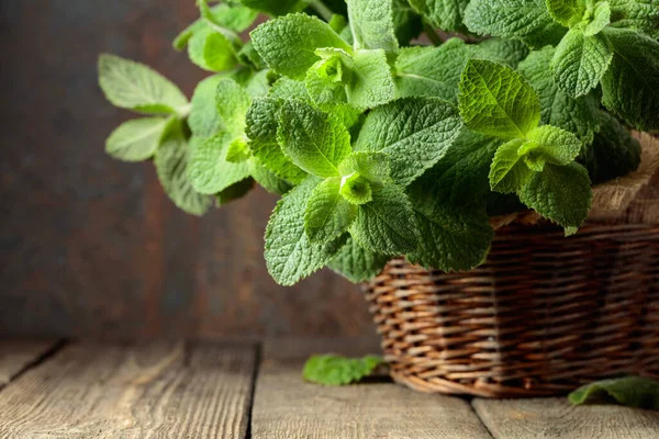 Fresh Mint Basket Old Wooden Table Copy Space — Stock Photo, Image