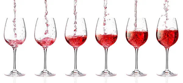 Versare Vino Rosa Bicchiere Isolato Sfondo Bianco — Foto Stock