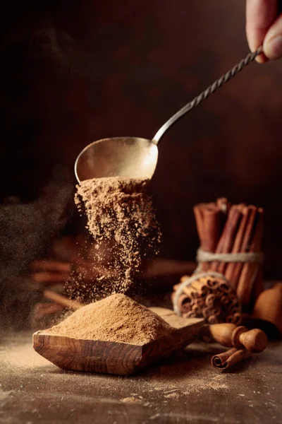 Cinnamon Powder Poured Wooden Bowl Background Kitchen Utensils Cinnamon Sticks — Stock Photo, Image