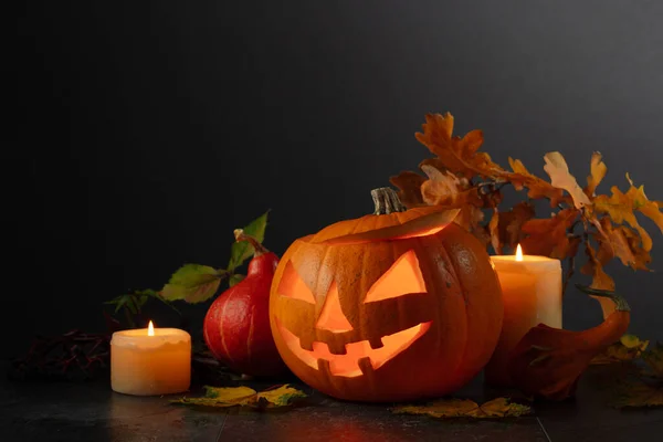 Halloween Abóbora Cabeça Jack Lanterna Com Folhas Secas Halloween Feriados — Fotografia de Stock