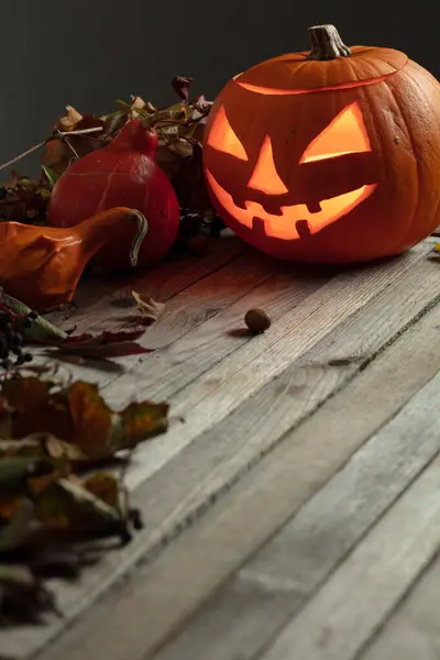 Halloween Abóbora Cabeça Jack Lanterna Com Folhas Secas Halloween Feriados — Fotografia de Stock