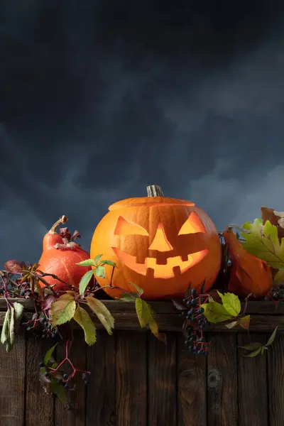 Cabeza Calabaza Halloween Linterna Jack Con Hojas Secas Halloween Vacaciones — Foto de Stock