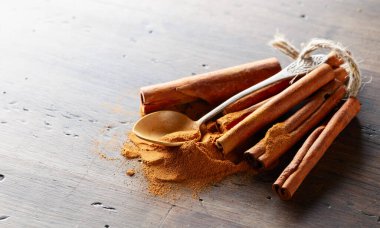 tarçın ve toz bir eski ahşap tablo