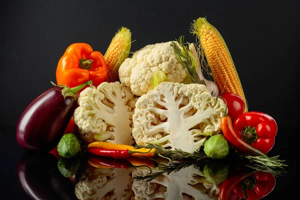 Various Fresh Vegetables Black Reflective Background Tomatoes Paprika Cauliflower Chili — Stock Photo, Image