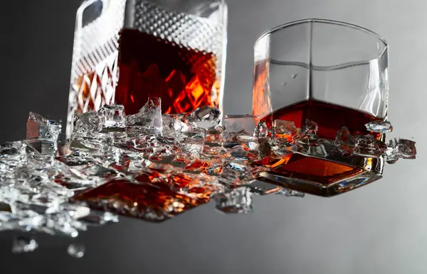 Whisky Avec Glace Sur Une Table Verre Dans Bar Vue — Photo