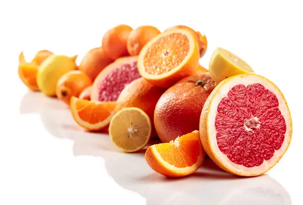 Citrusové Plody Jsou Izolovány Bílém Pozadí Prezentovány Jsou Pomeranče Grapefruity — Stock fotografie