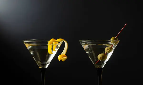 Classic Dry Martini Cocktails Green Olives Lemon Peel Black Background — Stock Photo, Image