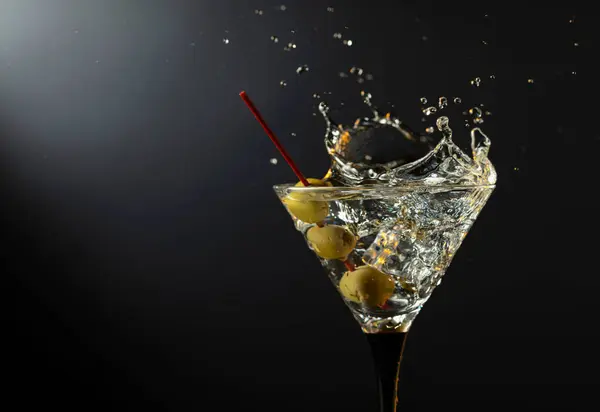 Glass Classic Dry Martini Cocktail Green Olives Black Background Martini — Stock Photo, Image