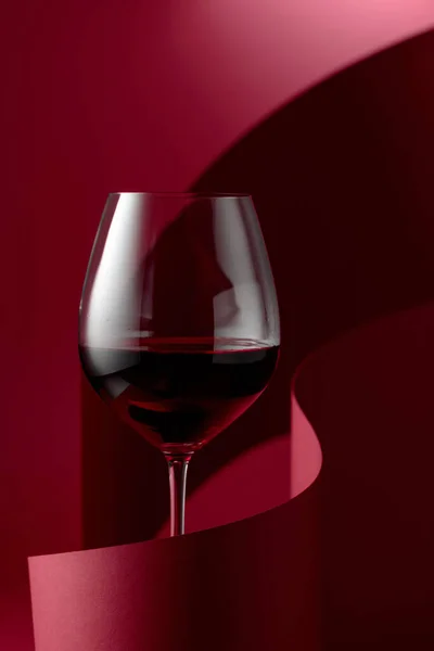 Glass Red Wine Red Background — Stock Photo, Image