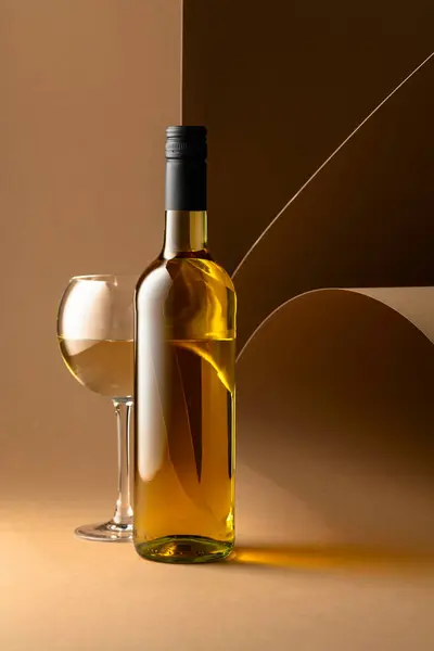 Bottle Glass White Wine Beige Background Copy Space — Stok fotoğraf
