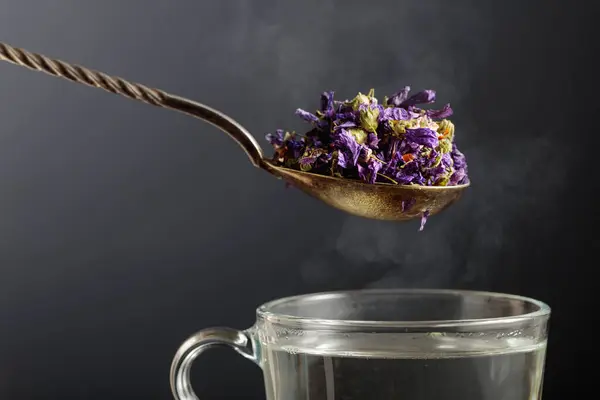 Сушеные Вишневые Цветы Приготовления Травяного Чая Кружки Горячей Водой Копирование — стоковое фото