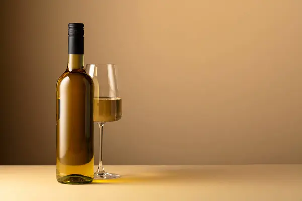 Bottle Glass White Wine Beige Background Copy Space — Foto Stock