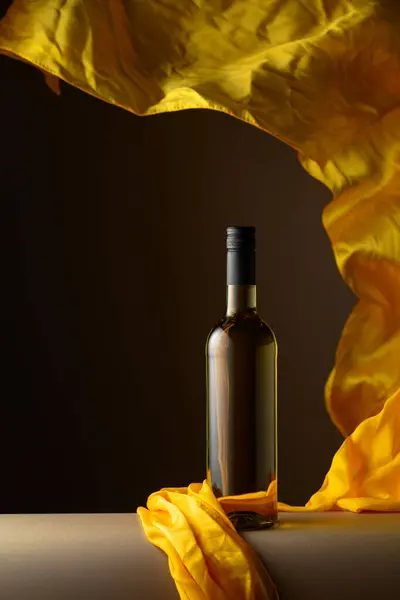Bottle White Wine Flutters Yellow Cloth Dark Background — Stock Photo, Image