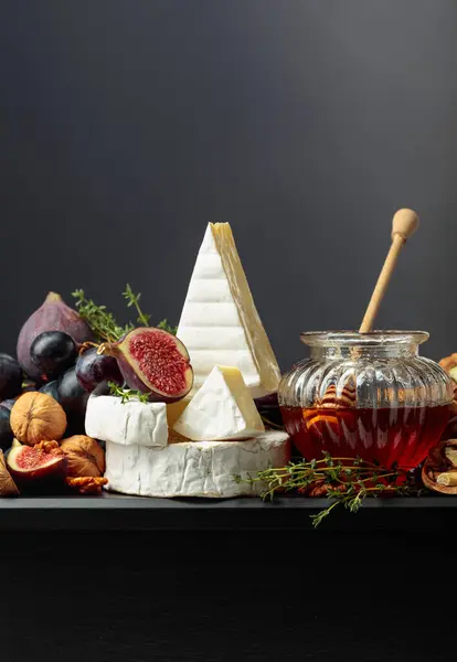 Camembert Cheese Figs Grapes Walnuts Honey Thyme Soft Cheese Fruits — Stock Photo, Image