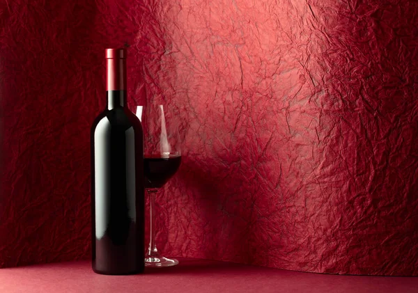 Bottle Glass Red Wine Red Background Copy Space Your Text — Stock Photo, Image