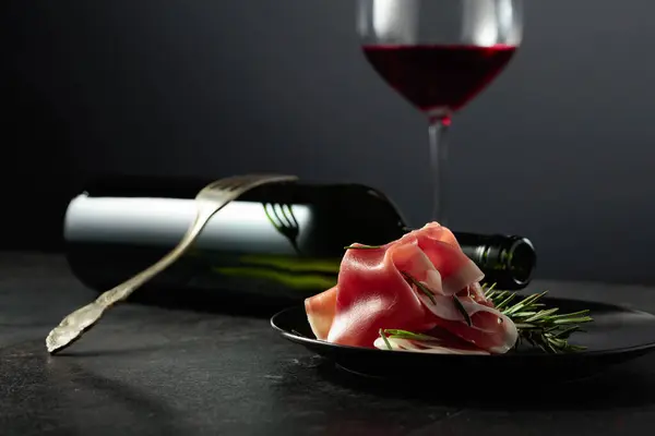 Prosciutto Rosemary Red Wine Black Background Copy Space Your Text — Stock Photo, Image