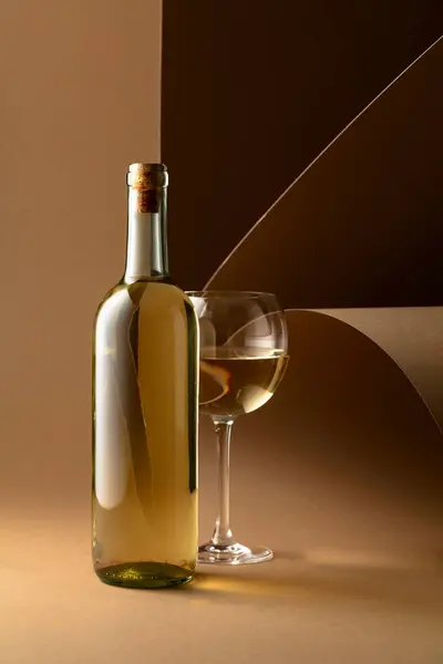 Bottle Glass White Wine Beige Background Copy Space — Stock fotografie