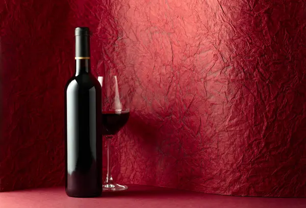 Bottle Glass Red Wine Red Background Copy Space Your Text — Stock Photo, Image