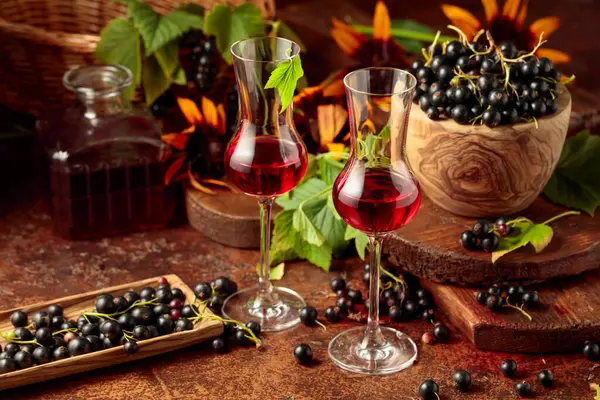 Black Currant Liquor Ripe Juicy Berries Brown Table — Stock Photo, Image