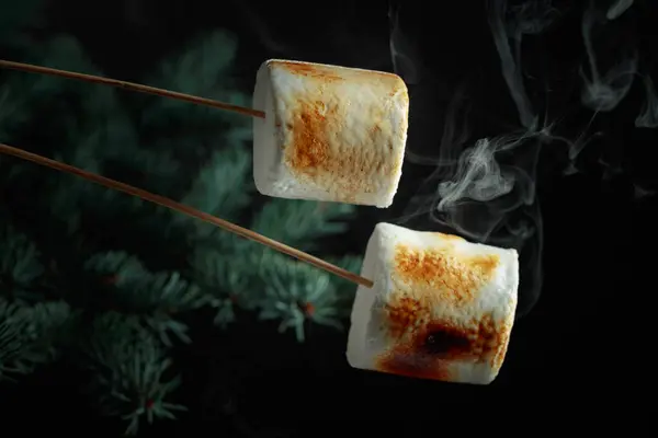 Toasted Marshmallows Smoke Background Christmas Tree — Stock Photo, Image
