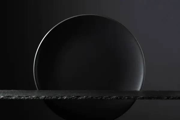 Black Stone Podium Black Circle Ceramic Plate Luxury Product Placement — Stock Photo, Image