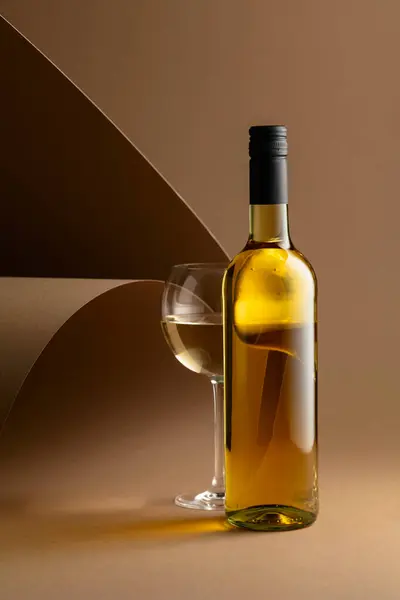 Bottle Glass White Wine Beige Background Copy Space — Zdjęcie stockowe