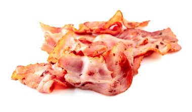 Beyaz arka planda izole edilmiş kızarmış pastırma dilimleri..