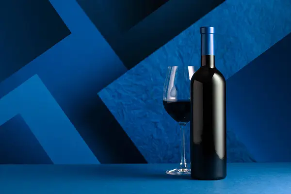Bottle Glass Red Wine Blue Background Copy Space Your Text Rechtenvrije Stockfoto's