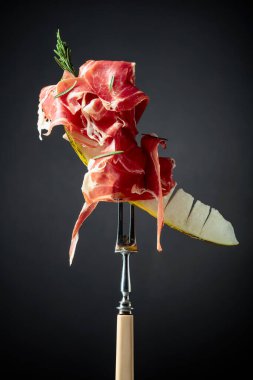 Prosciutto ve biberiyeli kavun..