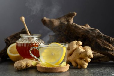 Limonlu ve ballı zencefil çayı. Doğu bitkisel ilaç kavramı.