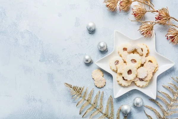 Biscotti Natale Fatti Casa Ornamenti Sul Tavolo Della Cucina Con — Foto Stock