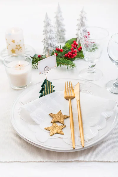 Mesa Navidad Con Cubiertos Tono Blanco —  Fotos de Stock