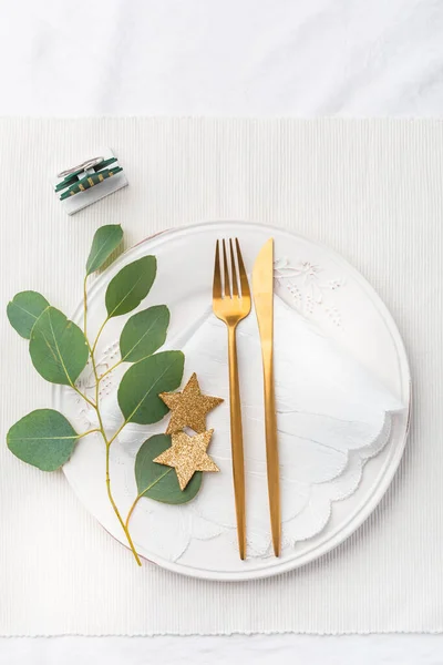 Χριστουγεννιάτικο Τραπέζι Μαχαιροπήρουνα Λευκό Τόνο — Φωτογραφία Αρχείου