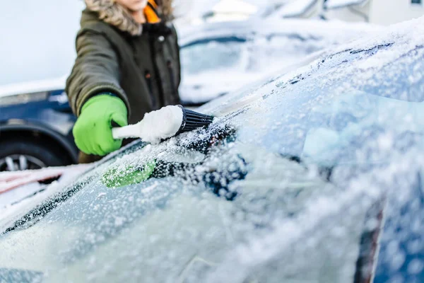 Teenager Cleans Car Snowfall Removing Snow Scraping Ice — Stock Photo, Image