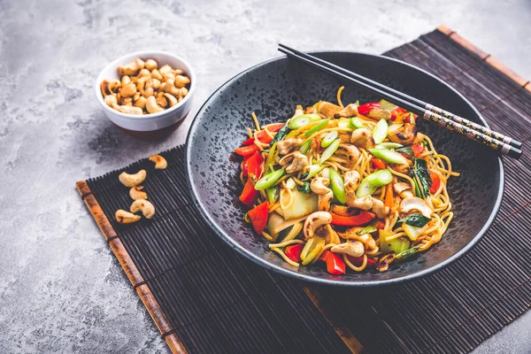 Stir Fry Noodles Chicken Vegetables Roasted Cashew Nuts — Photo
