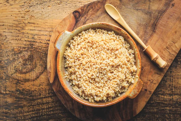 Gezonde Kleurrijke Gekookte Quinoa Superfood Glutenvrij Eten Houten Ondergrond — Stockfoto