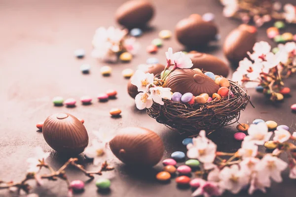 Dulce Pascua Huevos Chocolate Frijoles Chocolate Coloridos Nido Aves — Foto de Stock