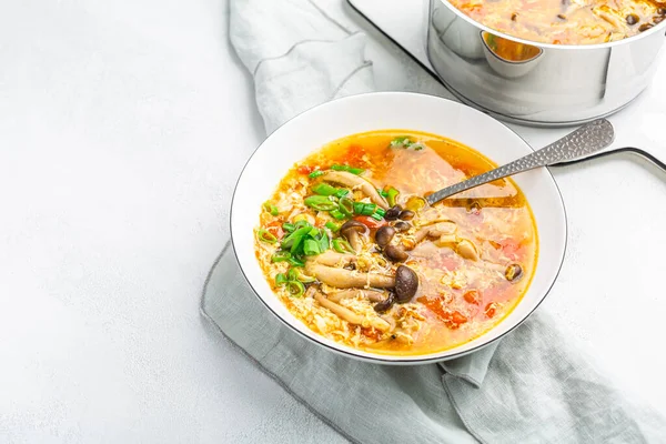 Tomato Egg Drop Soup Mushrooms White Bowl Traditional Chinese Food — Stock Photo, Image