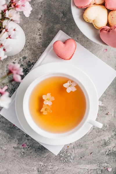 Tea Cherry Blossom Petals Sakura Tea White Cup — Stock Photo, Image