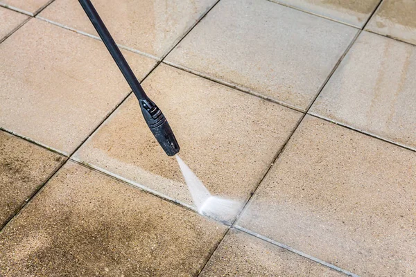 Detail Cleaning Terrace High Pressure Water Blaster Cleaning Dirty Paving — Stock Photo, Image