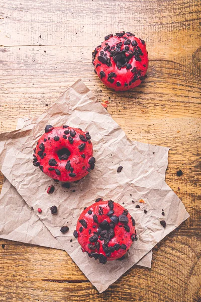 Листкові Пончики Рожевим Глазур Чіпсами Печива Папері Випічки — стокове фото