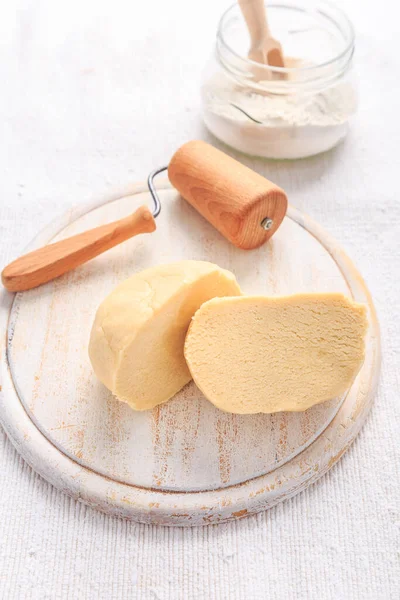 Pastelaria Shortcrust Crua Massa Fresca Preparada Com Farinha — Fotografia de Stock