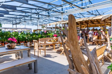 Federal bahçıvanlık ve bahçe fuarı, ekme ve peyzaj konuları (Bundesgartenschau BUGA), insanlar doğal bahçe dekorasyonu alışverişi