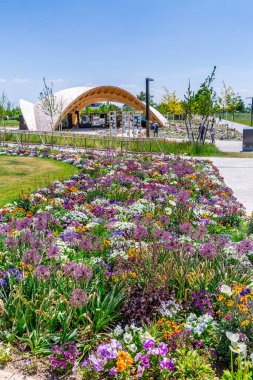 Mannheim, Almanya - 26 Mayıs 2023: Federal bahçıvanlık ve bahçe şovu, ekme ve peyzaj konularını kapsıyor (Bundesgartenschau BUGA)