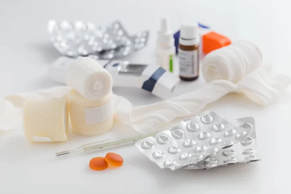 Farmacia Domestica Concetto Kit Pronto Soccorso Con Bende Mediche Pillole — Foto Stock